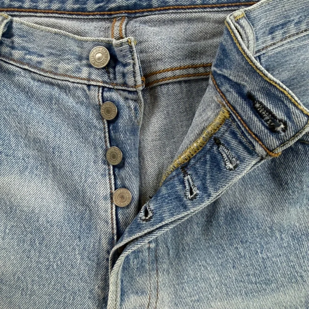 Levis 501 Original Fit Jeans Mens 34x29 Light Wash Blue‎ Denim Button Fly Pants
